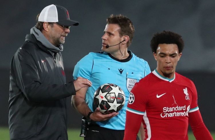 《红色沙漠》预购预告片发布！炫酷机甲和骑龙翱翔